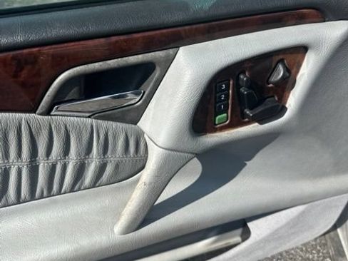 Used 1999 Mercedes-Benz E 320 4MATIC Sedan image 9