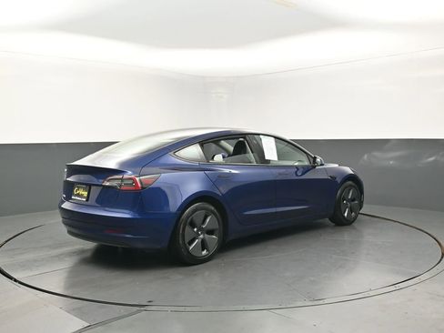 Used 2023 Tesla Model 3 Standard Range image 8
