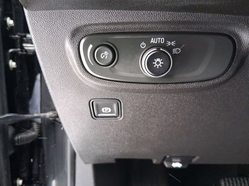 Used 2022 GMC Terrain SLE w/ Driver Convenience Package image 13