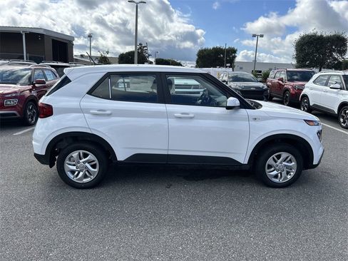 New 2026 Hyundai Venue SE image 9