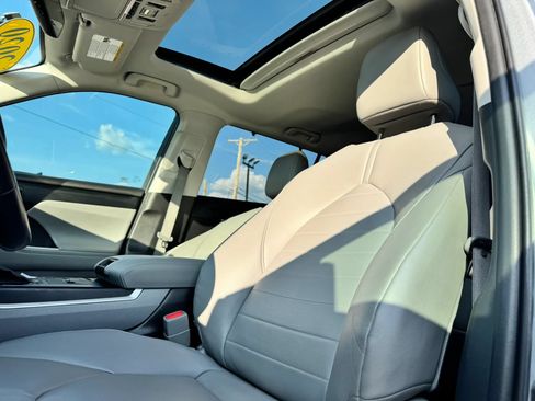 Used 2020 Toyota Highlander XLE AWD/4WD image 10