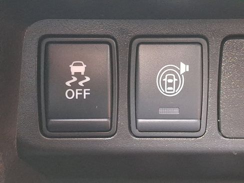 Used 2017 Nissan Rogue SV AWD/4WD image 24