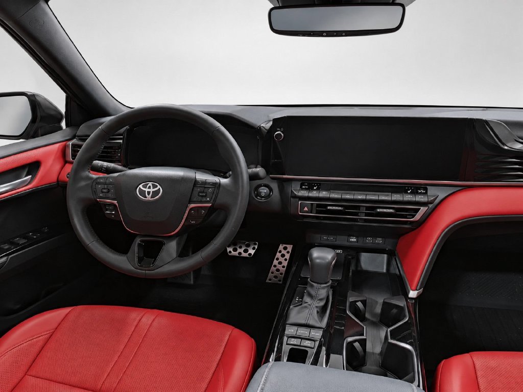 Used 2025 Toyota Camry XSE FWD image 25