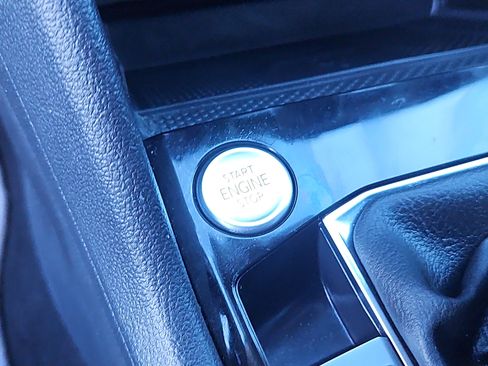 Certified 2023 Volkswagen Taos SE w/ Panoramic Sunroof Package image 16