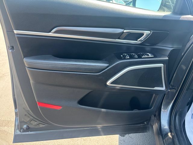 Used 2023 Kia Telluride LX FWD image 13
