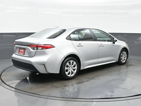 Used 2024 Toyota Corolla LE FWD image 6