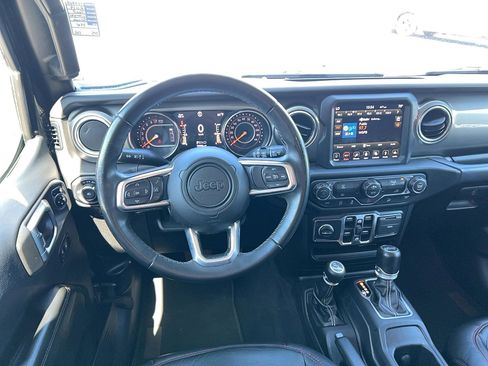 Used 2019 Jeep Wrangler Unlimited Sahara w/ Uconnect 4C Nav & Sound Group AWD/4WD image 14