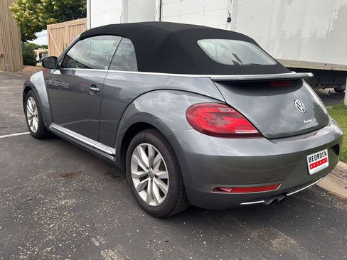 Used 2017 Volkswagen Beetle 1.8T Classic FWD image 2