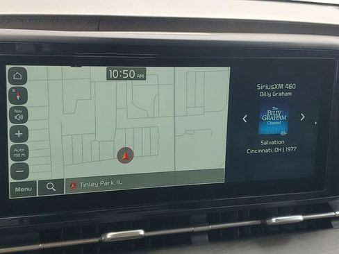 Used 2024 Kia Carnival EX FWD image 27