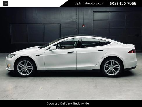 Used 2014 Tesla Model S 85 RWD image 4