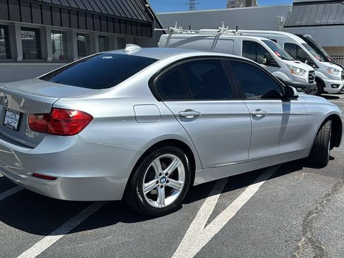 Used 2014 BMW 320i xDrive Sedan AWD/4WD image 3