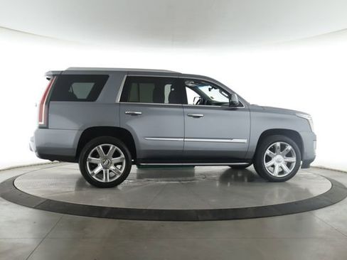 Used 2019 Cadillac Escalade Luxury AWD/4WD image 6