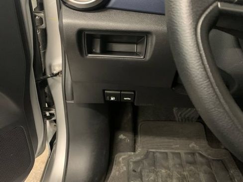 Used 2025 Nissan Versa SV FWD image 31