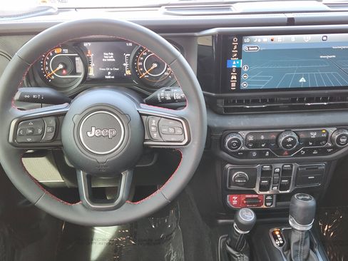 Used 2024 Jeep Wrangler Unlimited Rubicon image 32