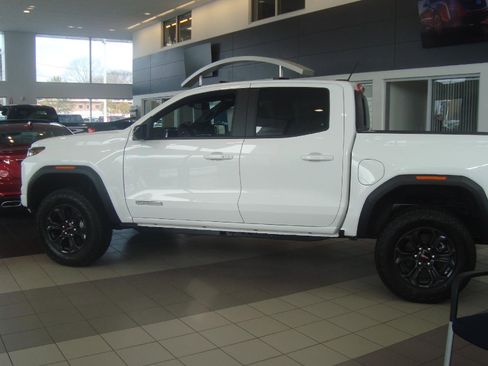 New 2025 GMC Canyon Elevation w/ Convenience Package image 2