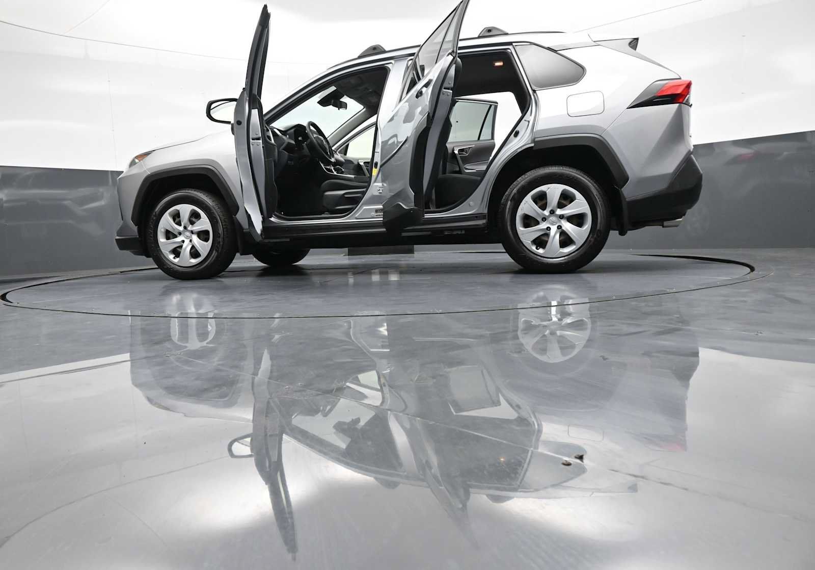 Used 2021 Toyota RAV4 LE AWD/4WD image 47