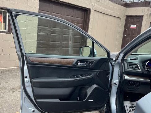 Used 2017 Subaru Outback 2.5i Limited AWD/4WD image 18