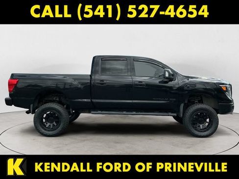Used 2018 Nissan Titan SV w/ SV Convenience Package AWD/4WD image 4