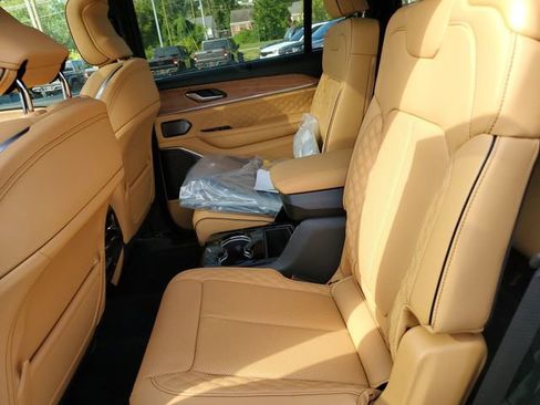 New 2025 Jeep Grand Cherokee L Summit image 17