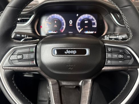 Used 2025 Jeep Grand Cherokee L Limited w/ Luxury Tech Group II AWD/4WD image 34