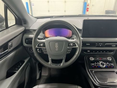 Used 2023 Lincoln Nautilus Reserve AWD/4WD image 11
