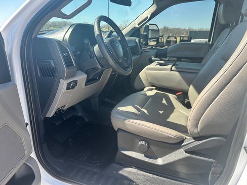 Used 2022 Ford F250 XL w/ Power Equipment Group image 24
