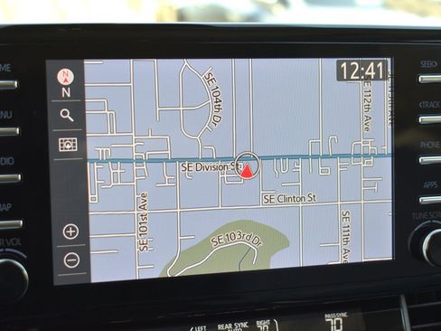 Used 2024 Toyota Sienna Limited image 23