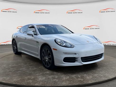 Used 2015 Porsche Panamera 4 image 3
