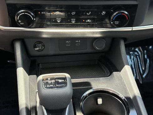 Used 2024 Nissan Rogue S FWD image 26