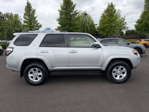Used 2022 Toyota 4Runner SR5 Premium AWD/4WD image 10