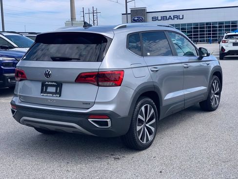 Used 2022 Volkswagen Taos SE w/ Panoramic Sunroof Package FWD image 7