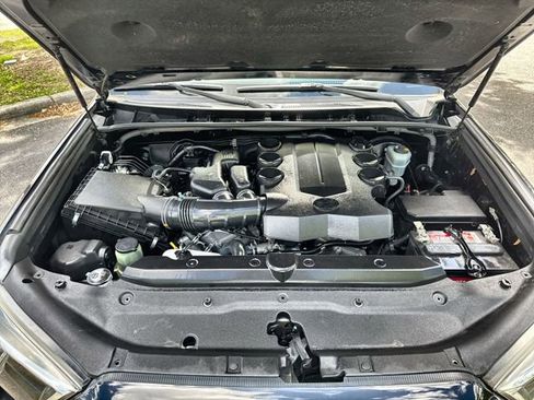 Used 2018 Toyota 4Runner SR5 Premium RWD image 34