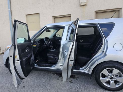 Used 2018 Kia Soul FWD image 18