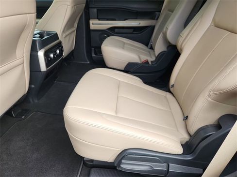 Used 2024 Ford Expedition XLT image 24