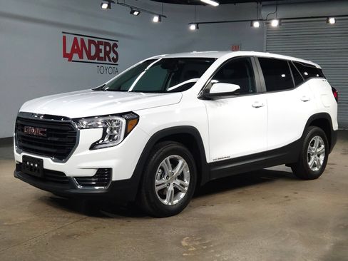 Used 2024 GMC Terrain SLE AWD/4WD image 3