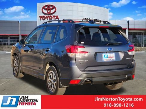 Used 2024 Subaru Forester Premium image 8