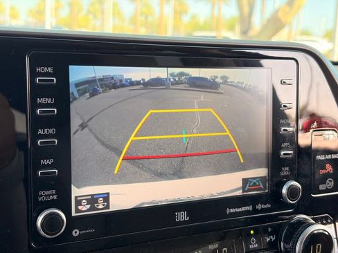 Used 2020 Toyota Highlander Limited FWD image 22