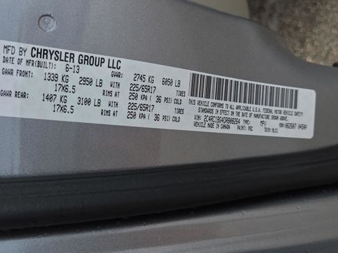 Used 2013 Chrysler Town & Country Touring FWD image 22
