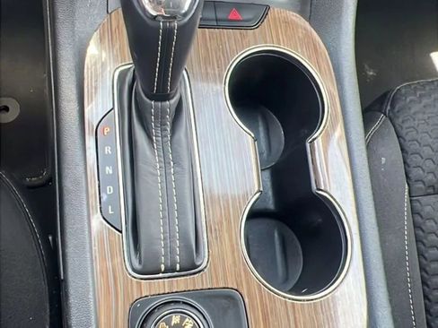 Used 2017 GMC Acadia SLE image 21