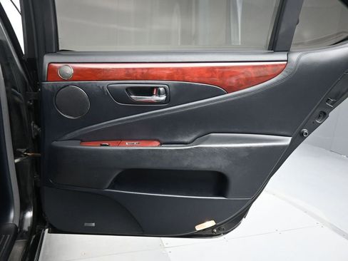 Used 2011 Lexus LS 460 L w/ Luxury Pkg image 34