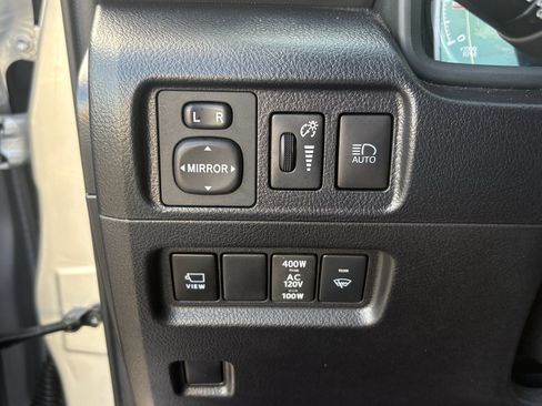 Used 2023 Toyota 4Runner Limited AWD/4WD image 13