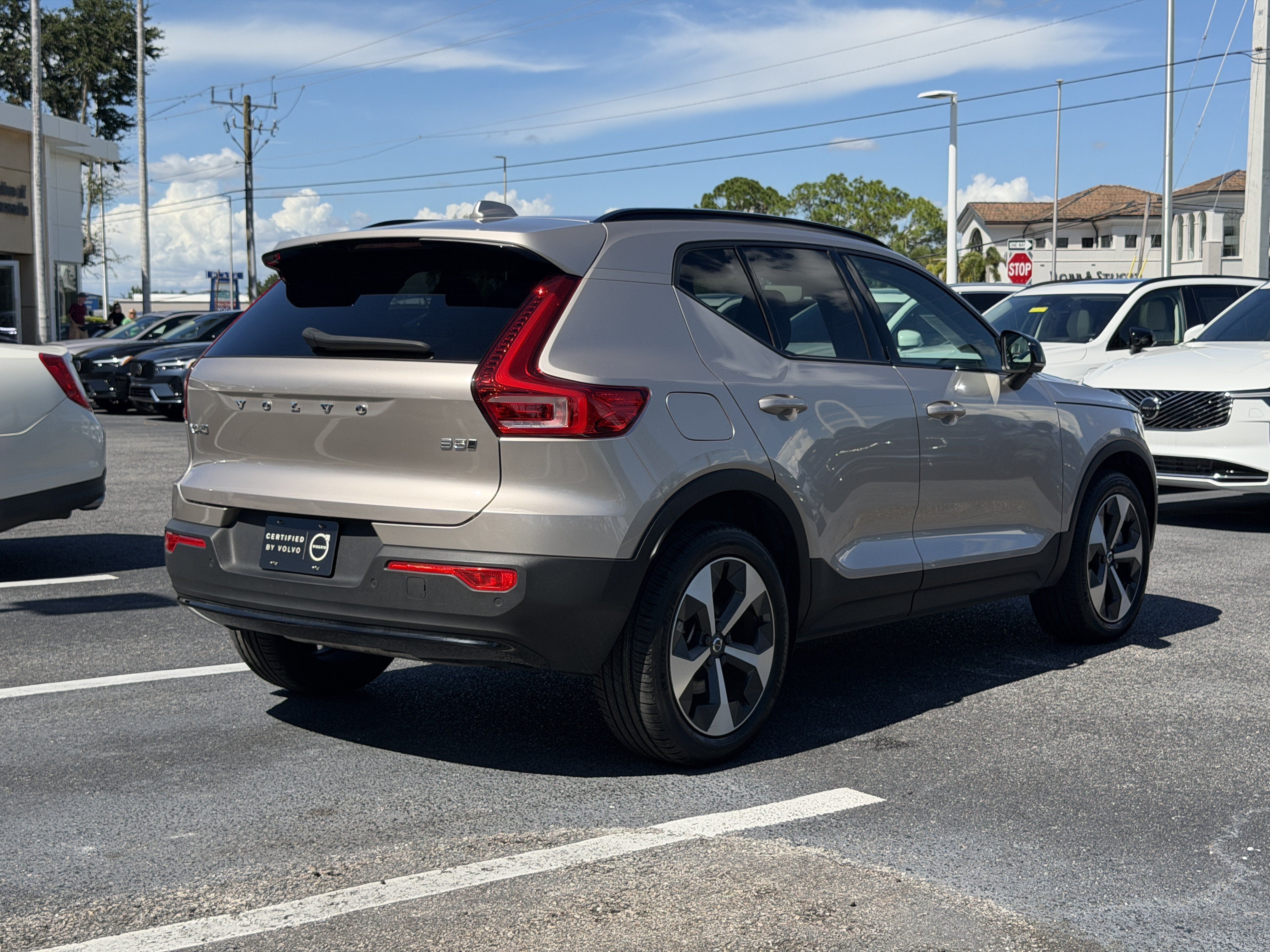 Certified 2024 Volvo XC40 B5 Core AWD/4WD image 3