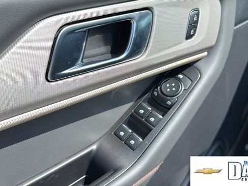 Used 2025 Ford Explorer Active RWD image 16