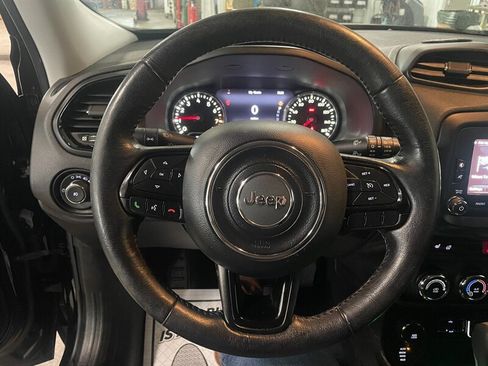 Used 2017 Jeep Renegade Altitude AWD/4WD image 8