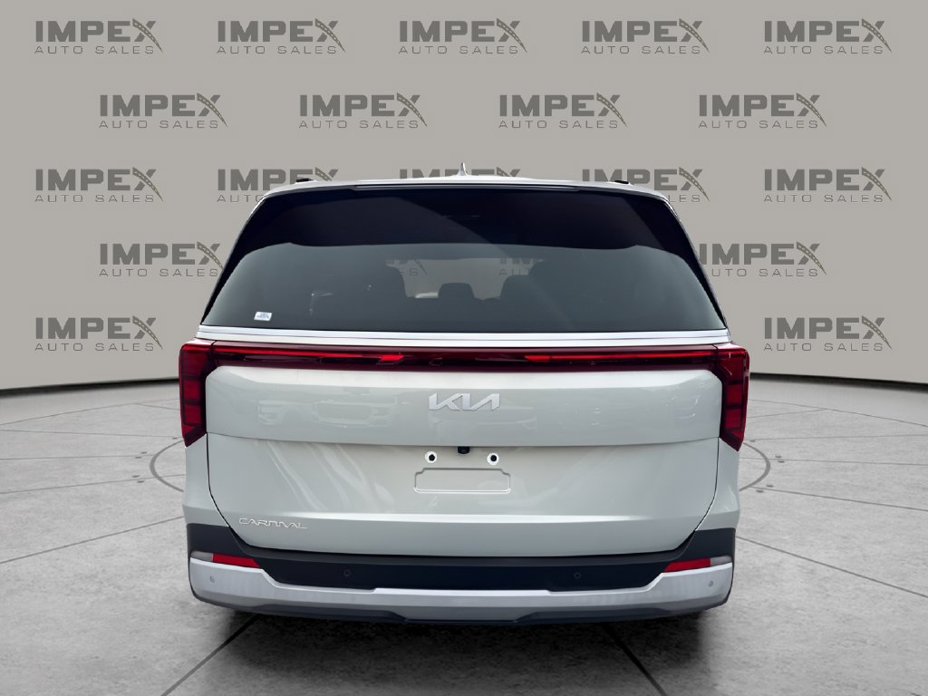 Used 2025 Kia Carnival EX FWD image 4