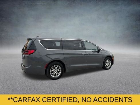 Used 2023 Chrysler Pacifica Touring-L FWD image 4