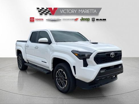 Used 2024 Toyota Tacoma TRD Sport AWD/4WD image 7