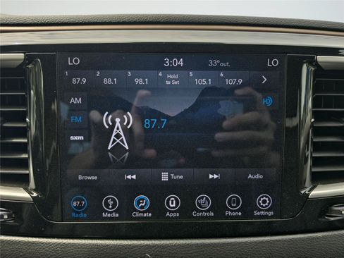 Used 2018 Chrysler Pacifica Touring-L w/ Advanced Safetytec Group FWD image 16
