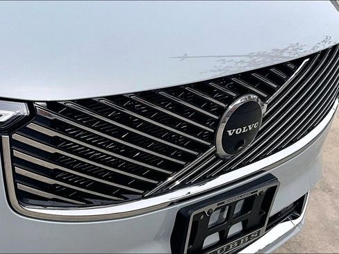 Certified 2025 Volvo XC90 B6 Plus image 38