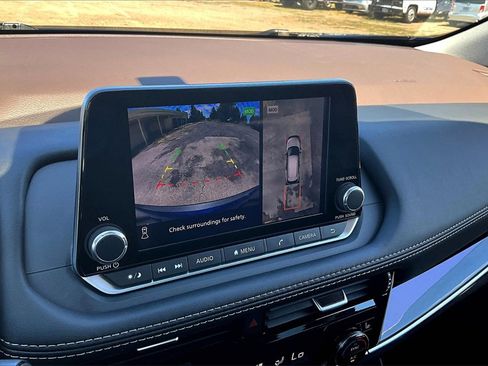 Used 2023 Nissan Rogue SL image 30